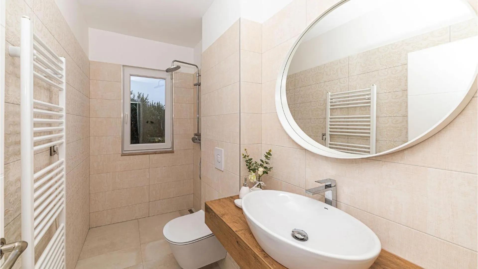 4 Bedroom Beautiful Home In Kastel Stafilic 0*,