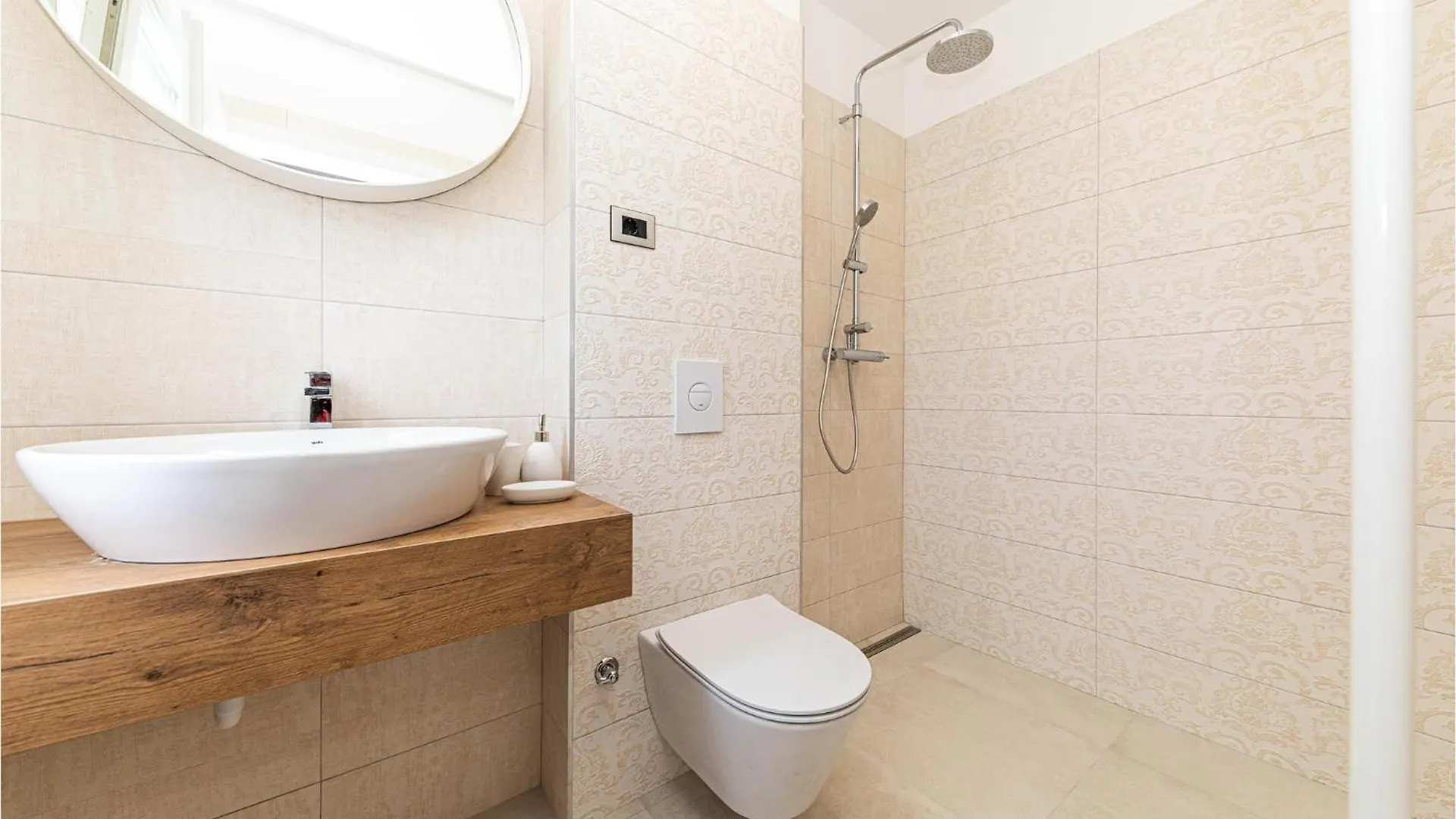 4 Bedroom Beautiful Home In Kaštel Štafilić
