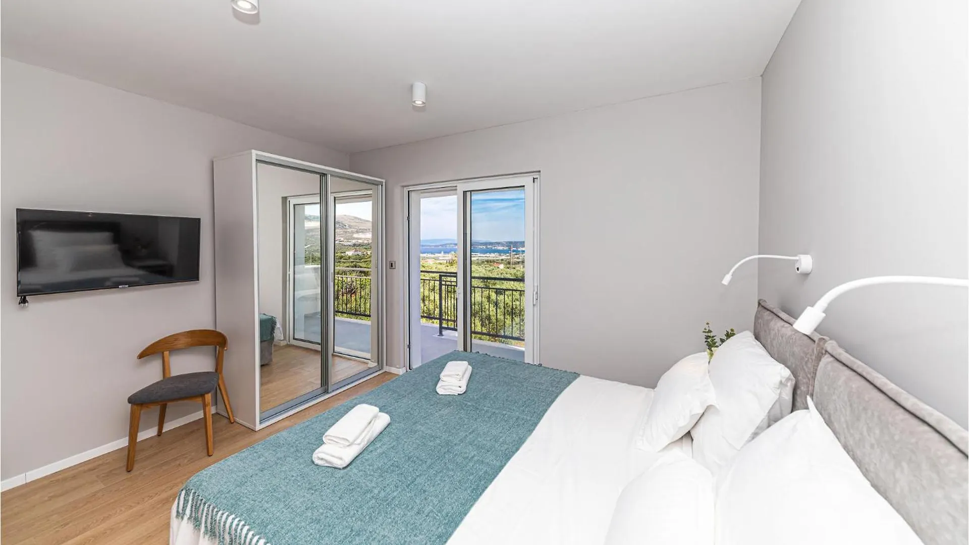 4 Bedroom Beautiful Home In Kaštel Štafilić 0*,  Croazia