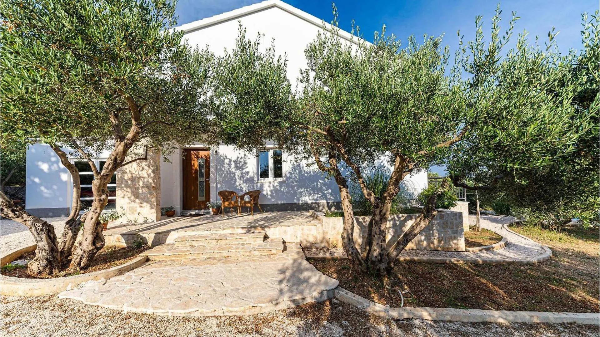 4 Bedroom Beautiful Home In Kastel Stafilic