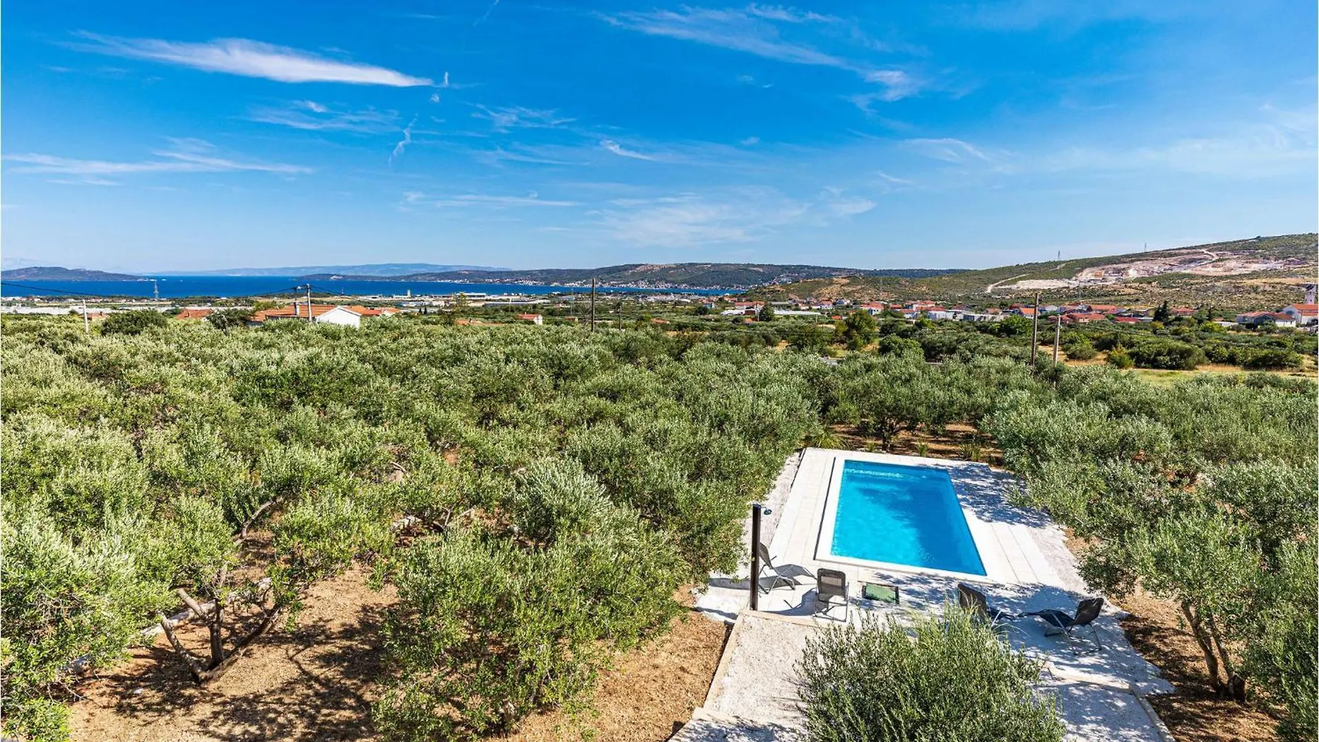 Holiday home 4 Bedroom Beautiful Home In Kastel Stafilic