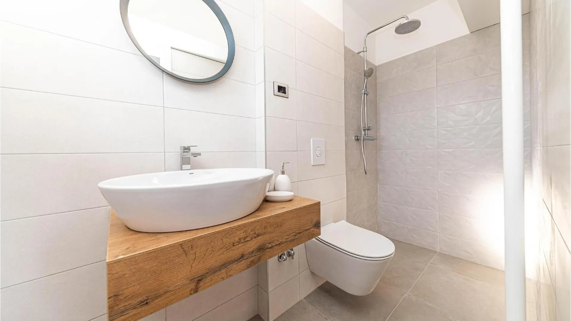 Holiday home 4 Bedroom Beautiful Home In Kastel Stafilic