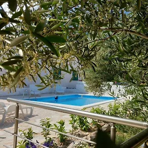 House M&a&k With Swimming Pool Dom wakacyjny